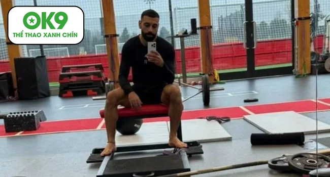 Mohamed Salah tập gym tại AXA, vắng mặt Liverpool trước Inter Milan.